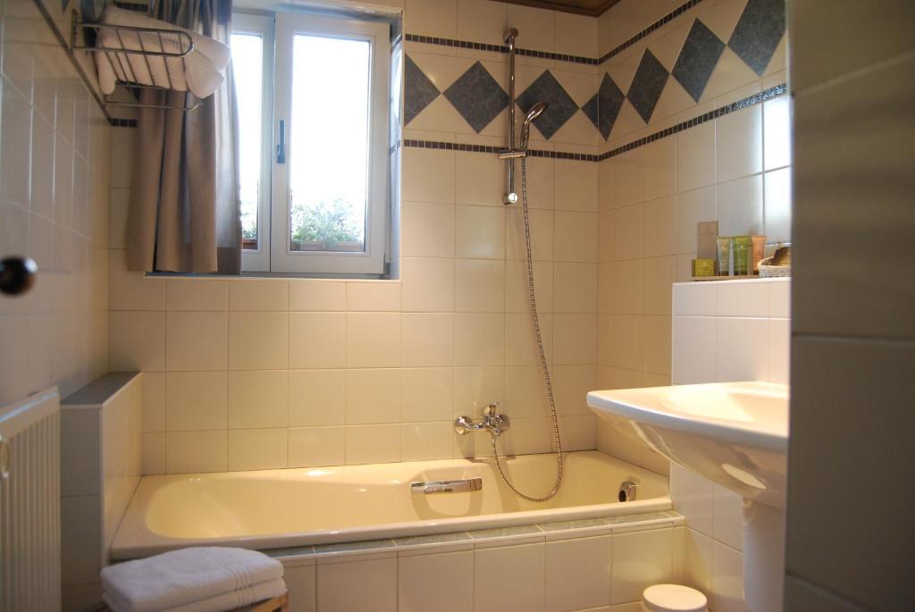 Achêne Hostellerie Gilain מראה חיצוני תמונה
